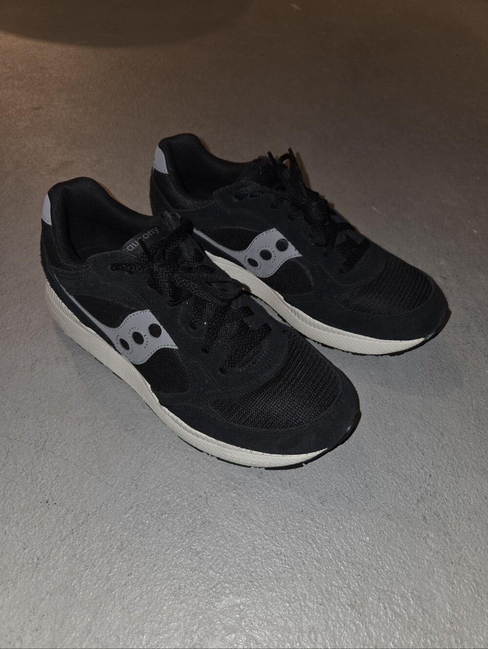Men's/Unisex Size 9 Black/White Saucony Eclipse Sneakers